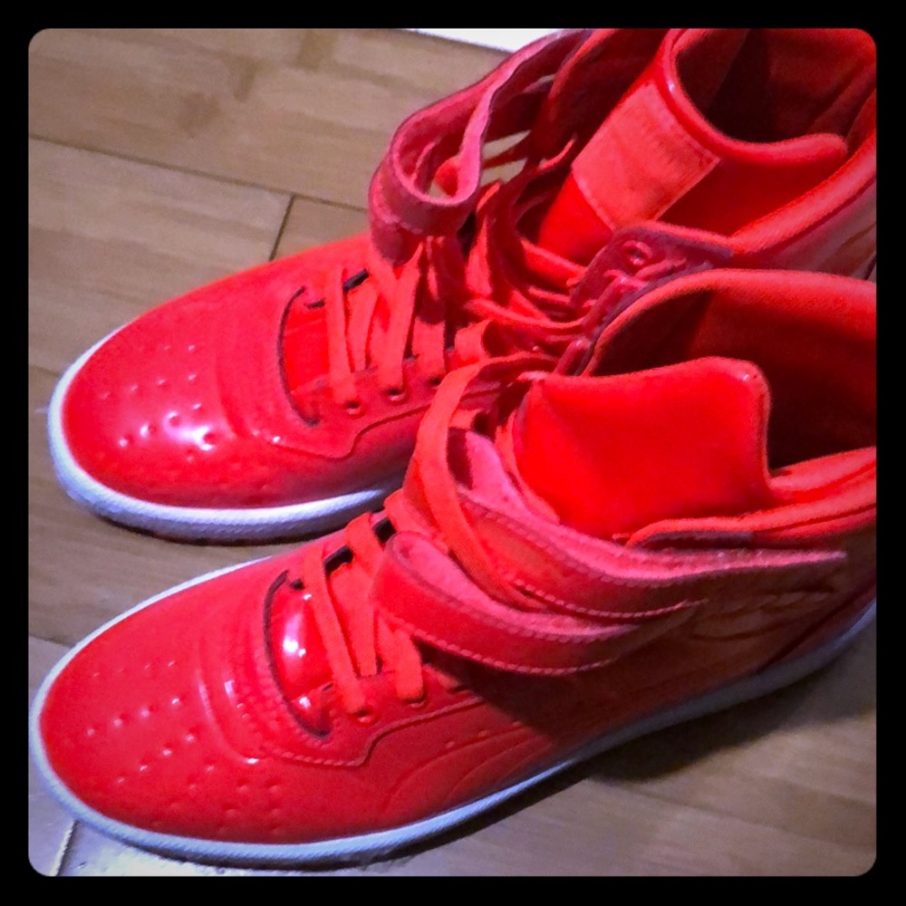 Sneakers